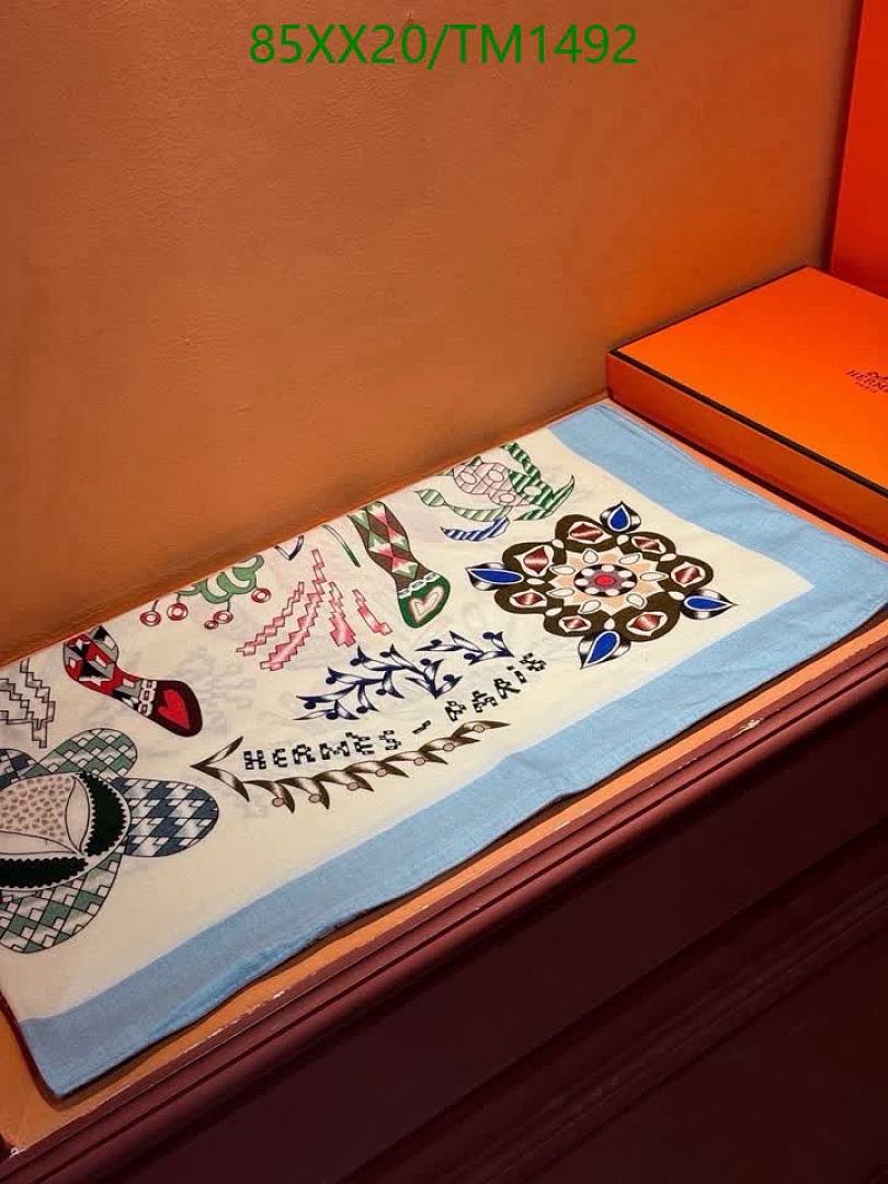 Hermes-Scarf Code: TM1492 $: 85USD