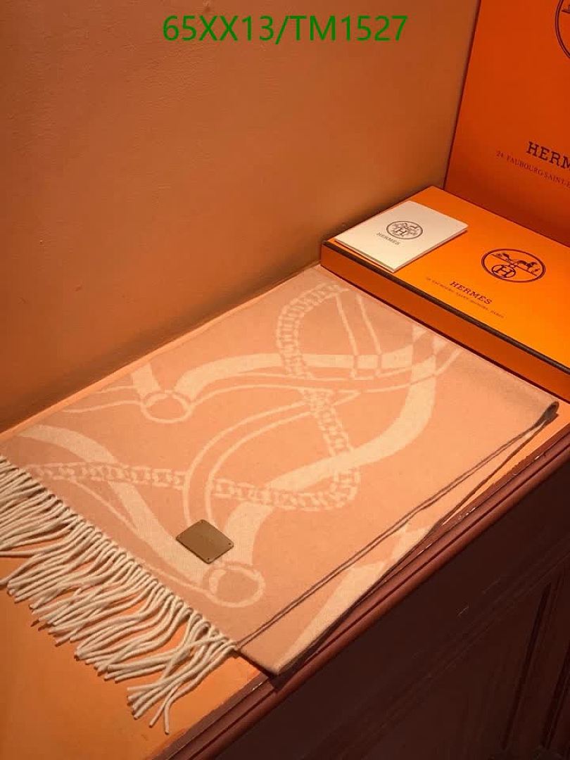 Hermes-Scarf Code: TM1527 $: 65USD