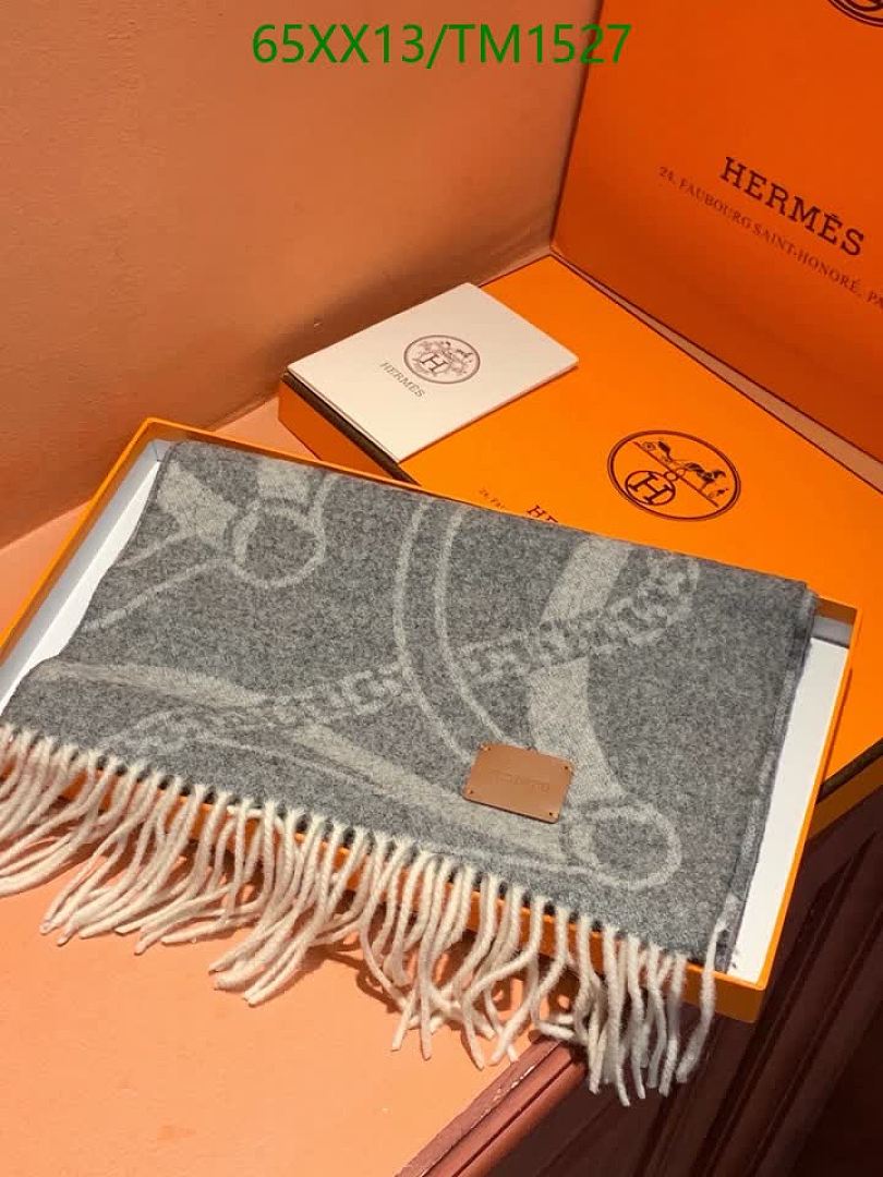 Hermes-Scarf Code: TM1527 $: 65USD