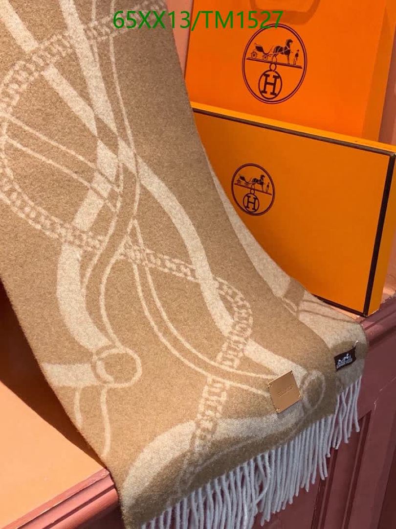 Hermes-Scarf Code: TM1527 $: 65USD