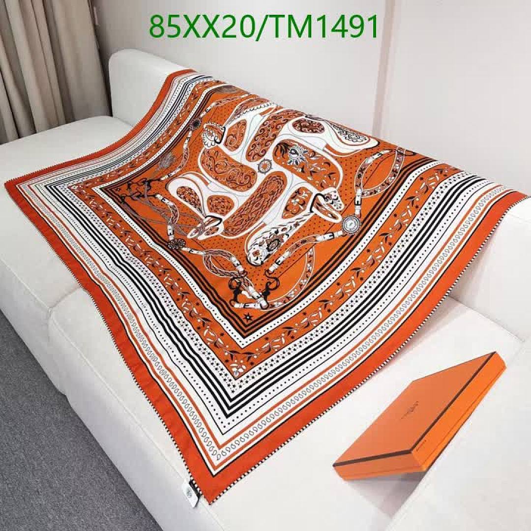 Hermes-Scarf Code: TM1491 $: 85USD