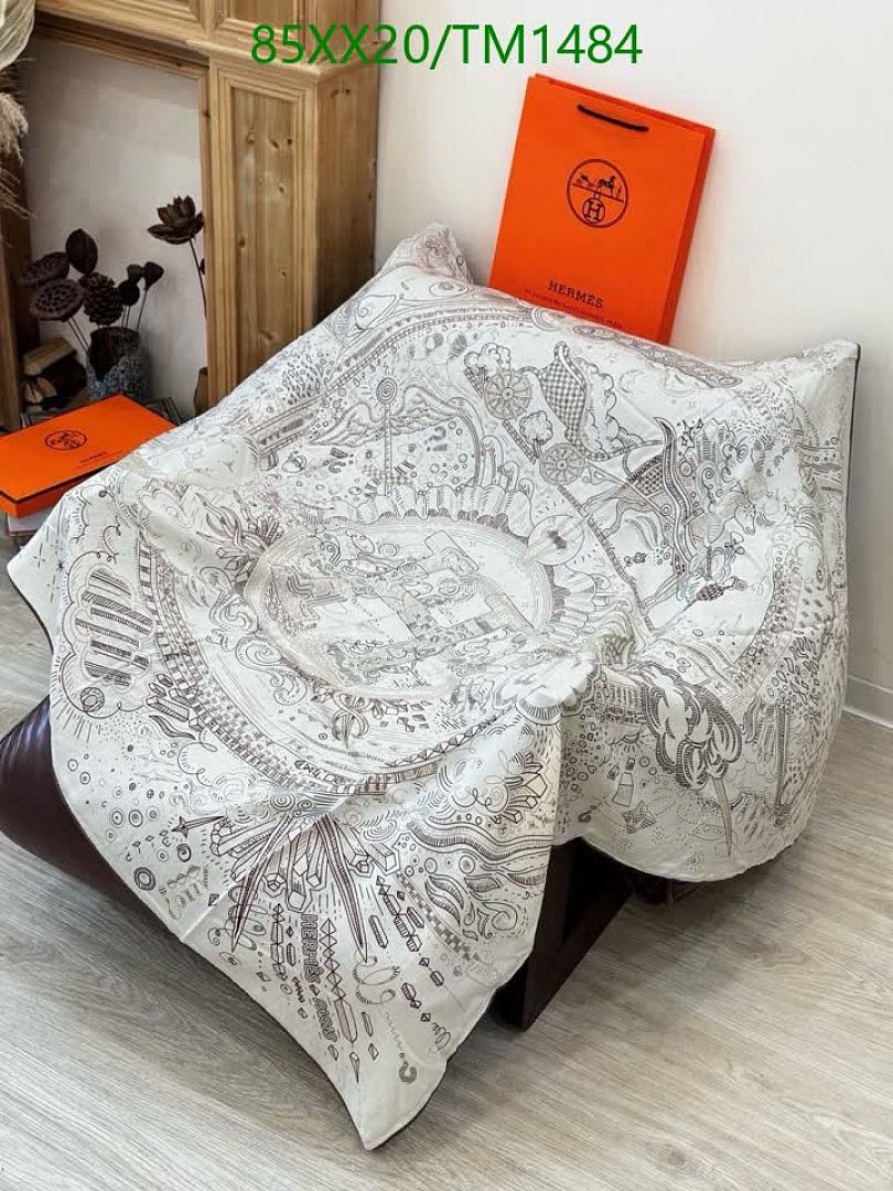 Hermes-Scarf Code: TM1484 $: 85USD