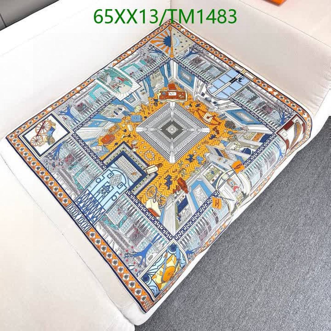 Hermes-Scarf Code: TM1483 $: 65USD