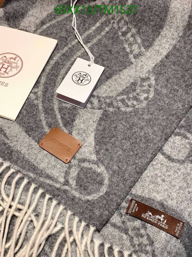 Hermes-Scarf Code: TM1527 $: 65USD
