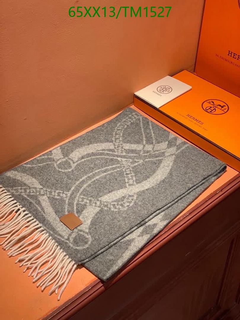 Hermes-Scarf Code: TM1527 $: 65USD