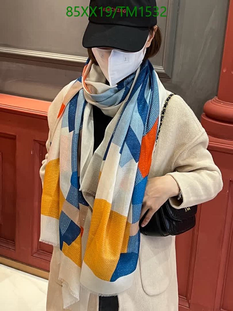 Hermes-Scarf Code: TM1532 $: 85USD