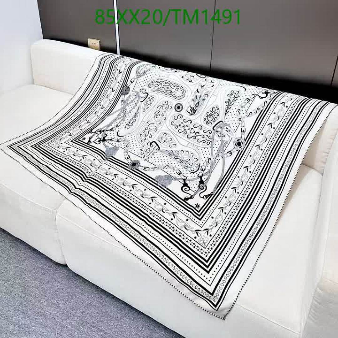 Hermes-Scarf Code: TM1491 $: 85USD