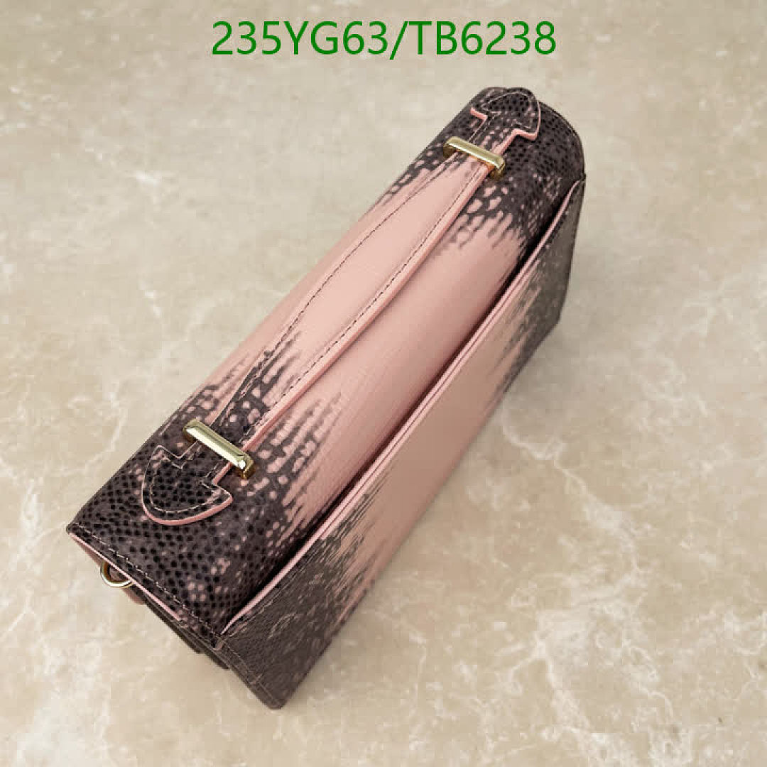 Dior-Bags(5A) Code: TB6238 $: 235USD