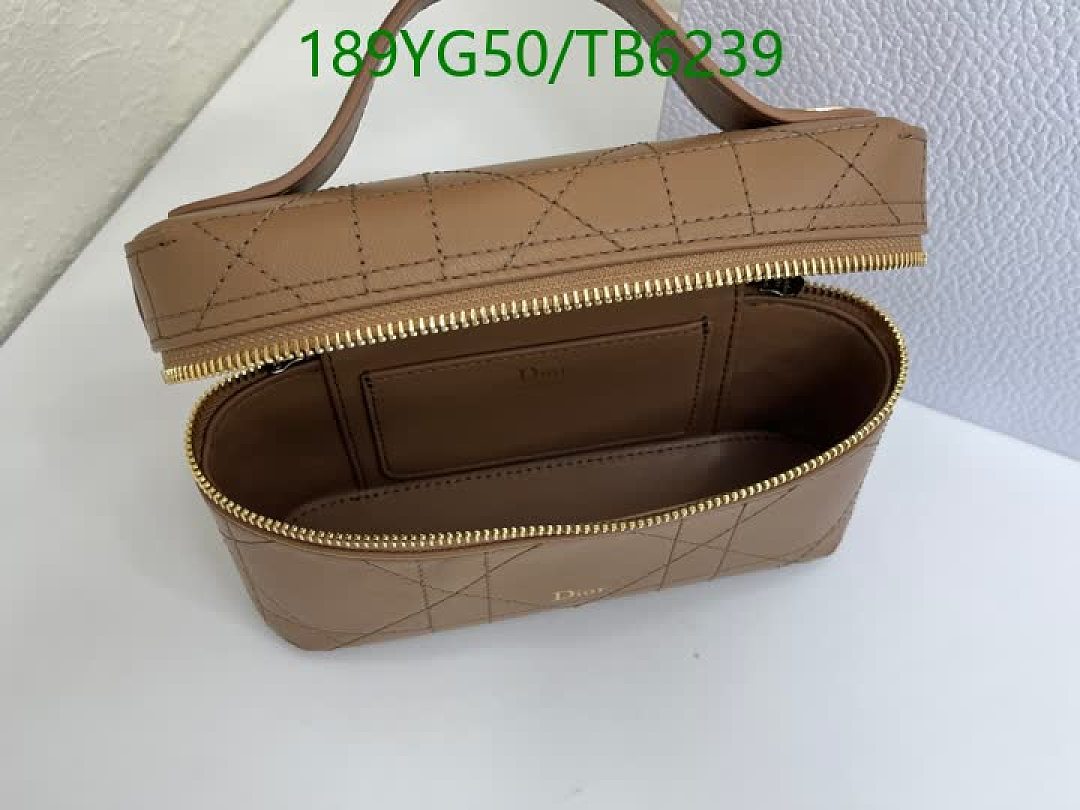 Dior-Bags(5A) Code: TB6239 $: 189USD