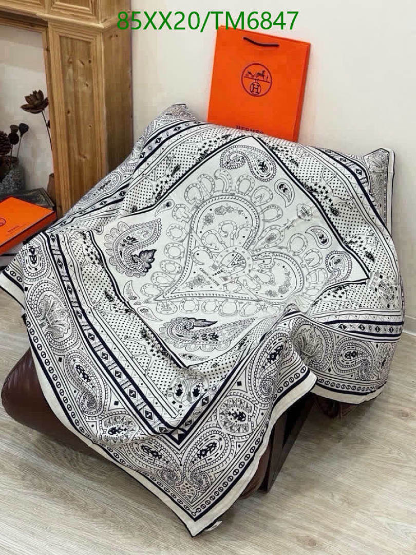 Hermes-Scarves Code: TM6847 $: 85USD