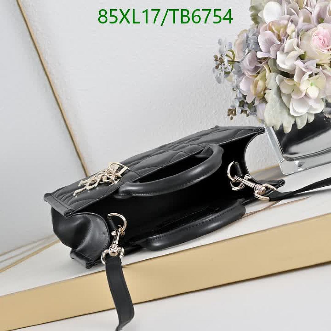 Dior-Bags(4A) Code: TB6754 $: 85USD