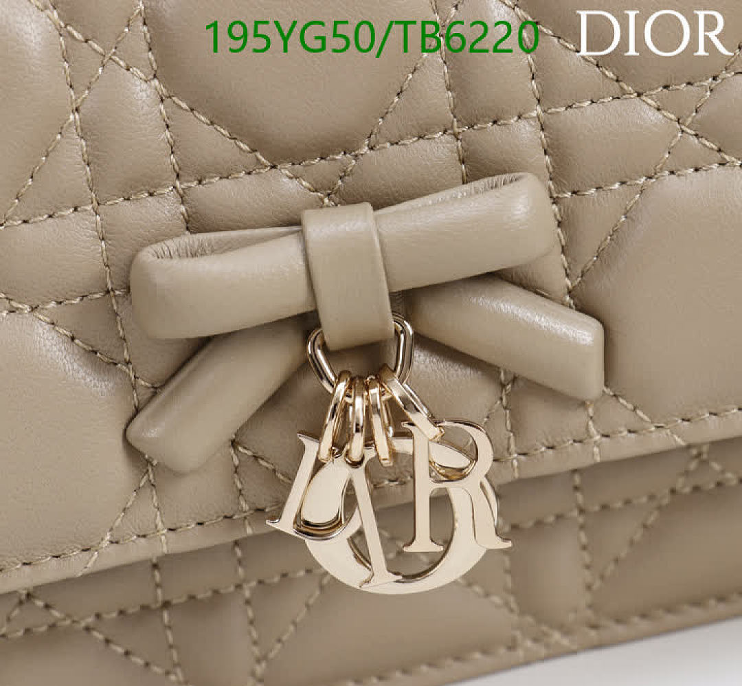 Dior-Bags(5A) Code: TB6220 $: 195USD