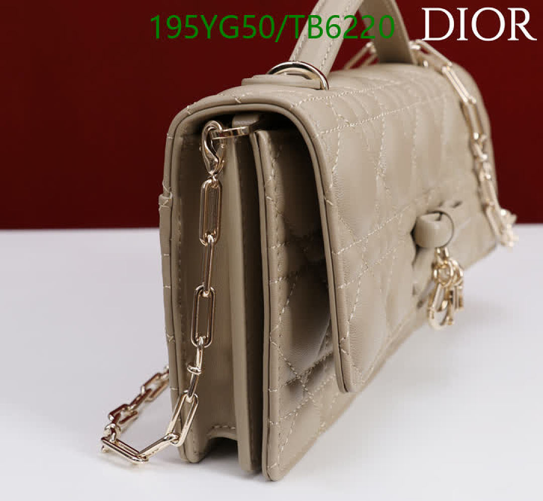 Dior-Bags(5A) Code: TB6220 $: 195USD