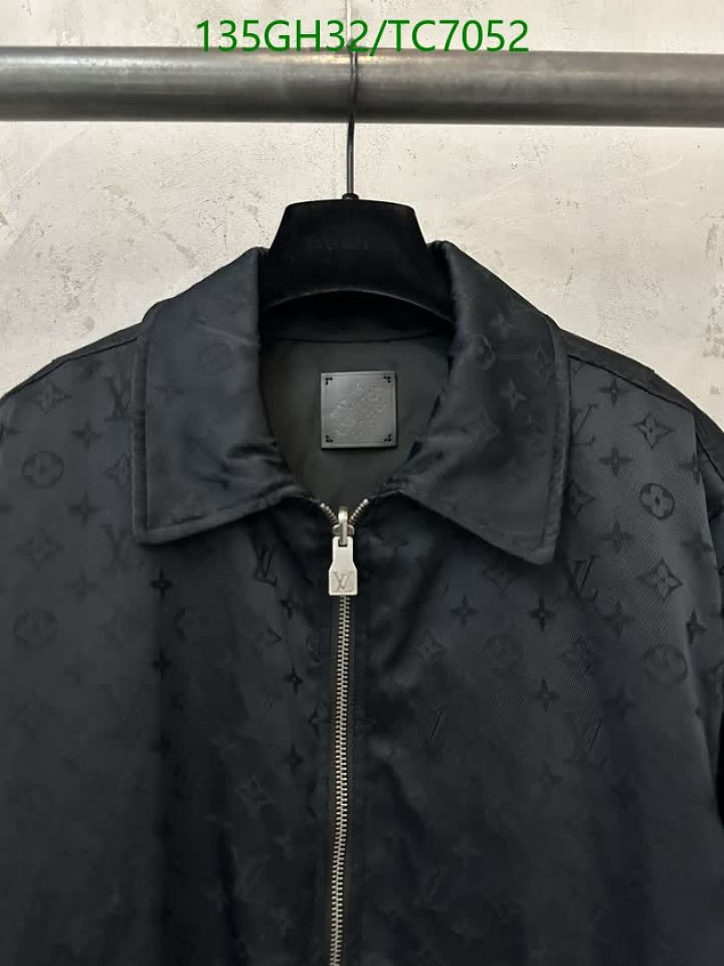 LV-Clothing Code: TC7052 $: 135USD