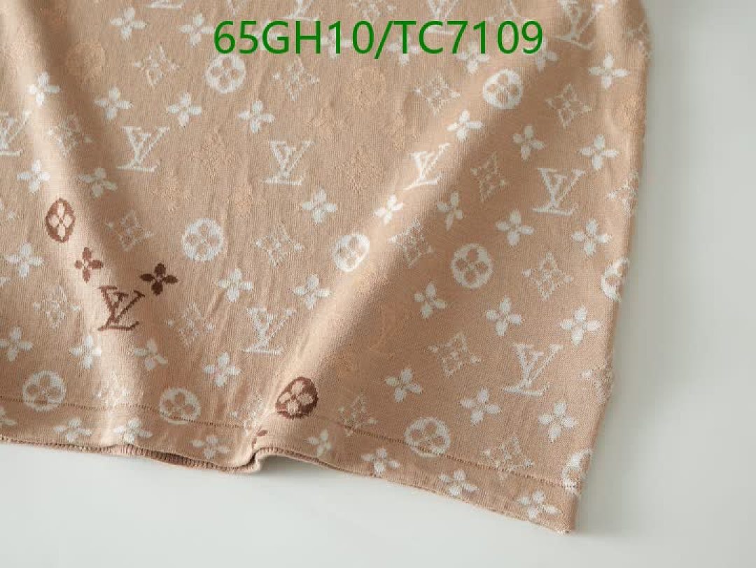 LV-Clothing Code: TC7109 $: 65USD