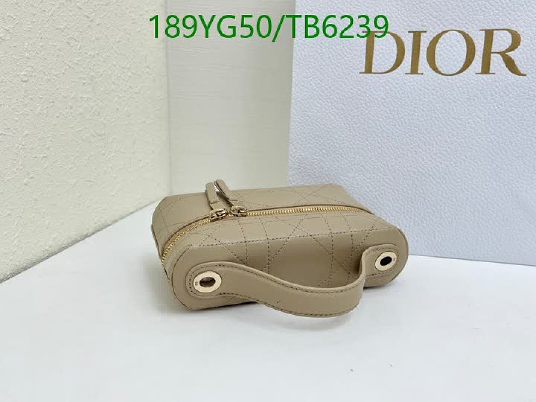 Dior-Bags(5A) Code: TB6239 $: 189USD
