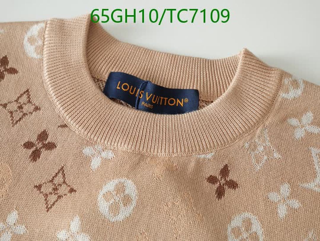 LV-Clothing Code: TC7109 $: 65USD