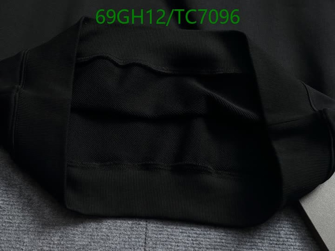 LV-Clothing Code: TC7096 $: 69USD