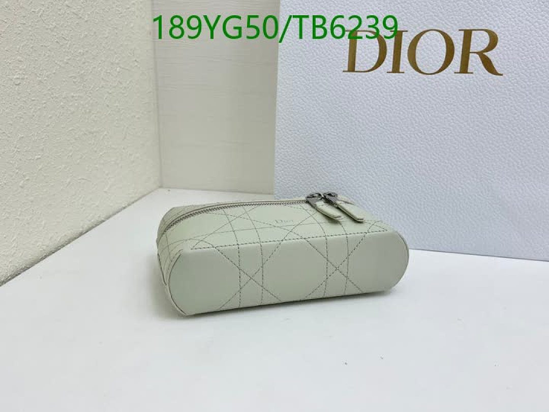 Dior-Bags(5A) Code: TB6239 $: 189USD