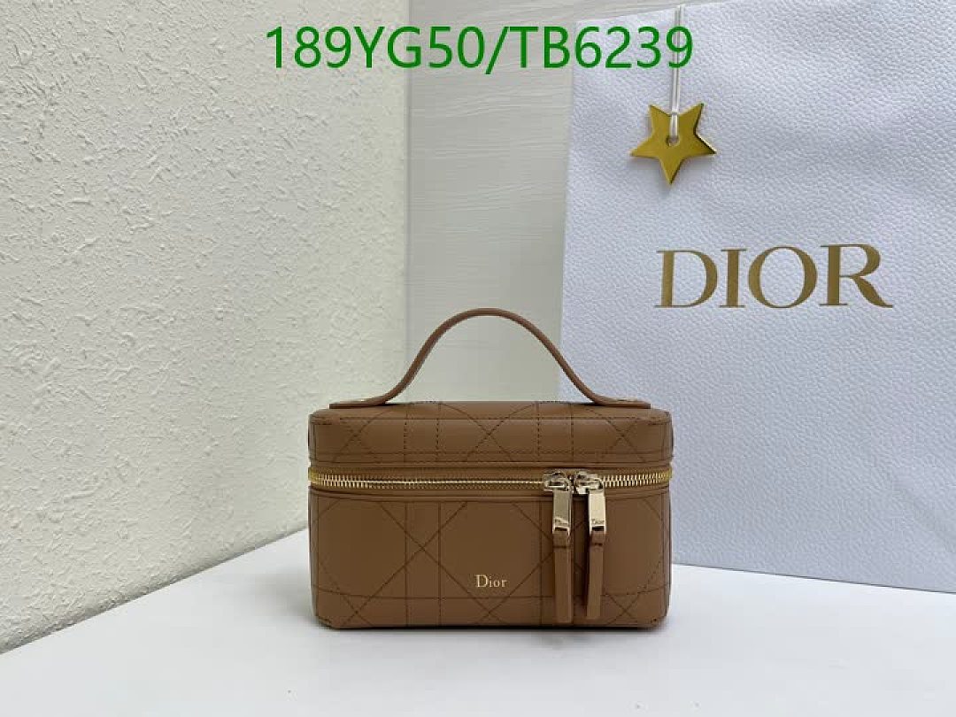 Dior-Bags(5A) Code: TB6239 $: 189USD