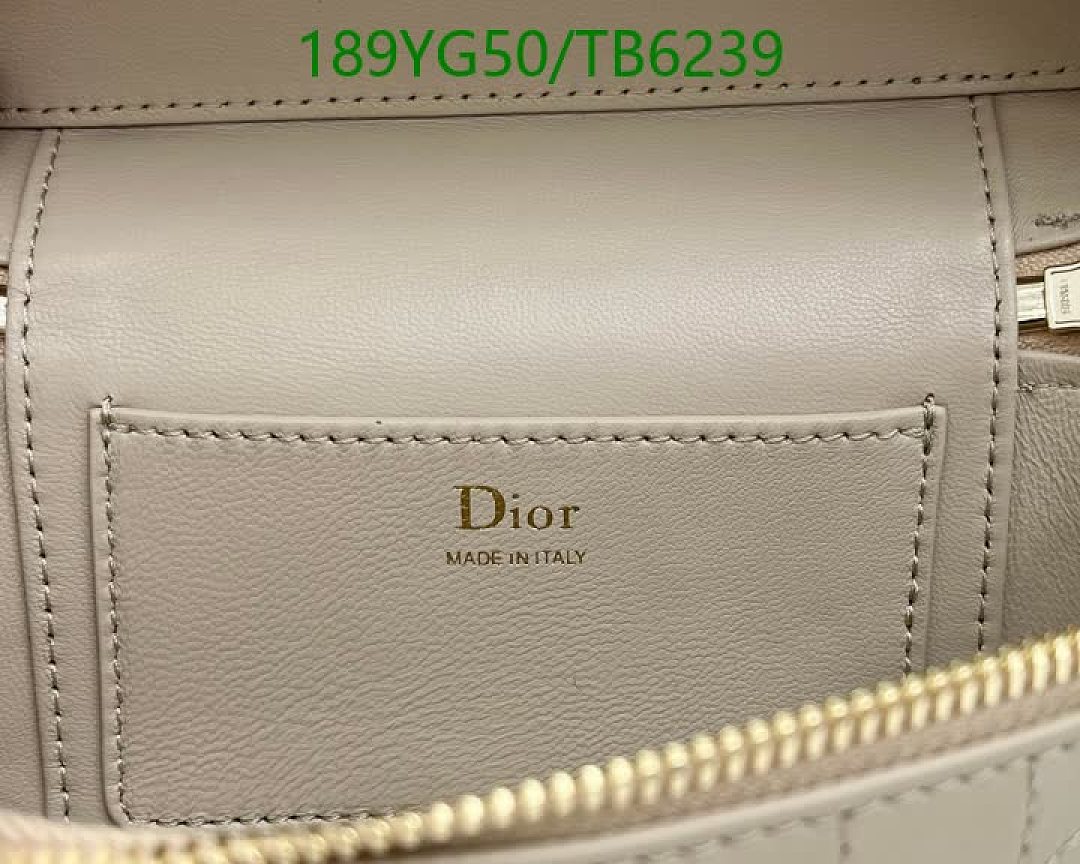 Dior-Bags(5A) Code: TB6239 $: 189USD