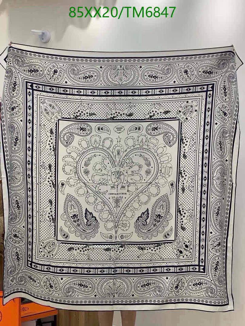 Hermes-Scarves Code: TM6847 $: 85USD