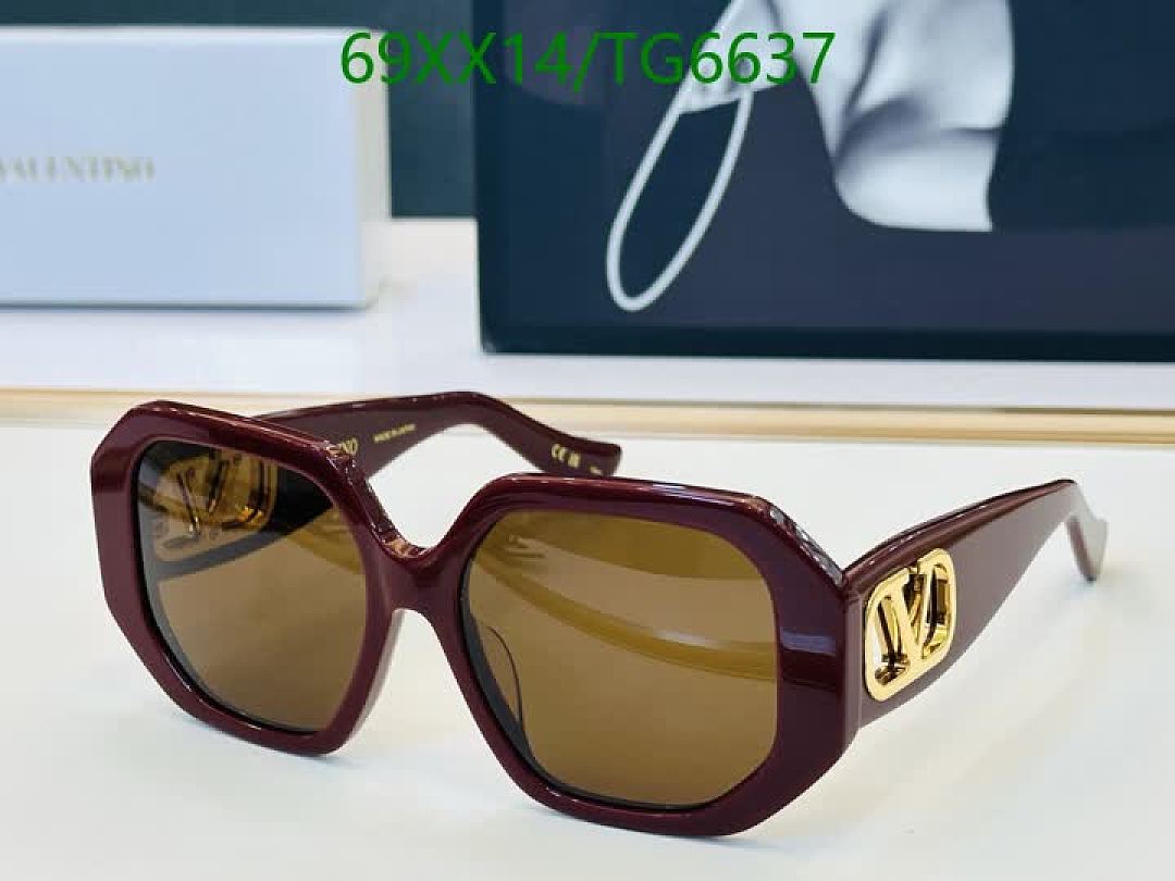 Valentino-Glasses Code: TG6637 $: 69USD