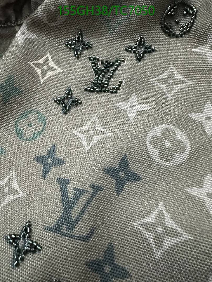 LV-Clothing Code: TC7050 $: 155USD