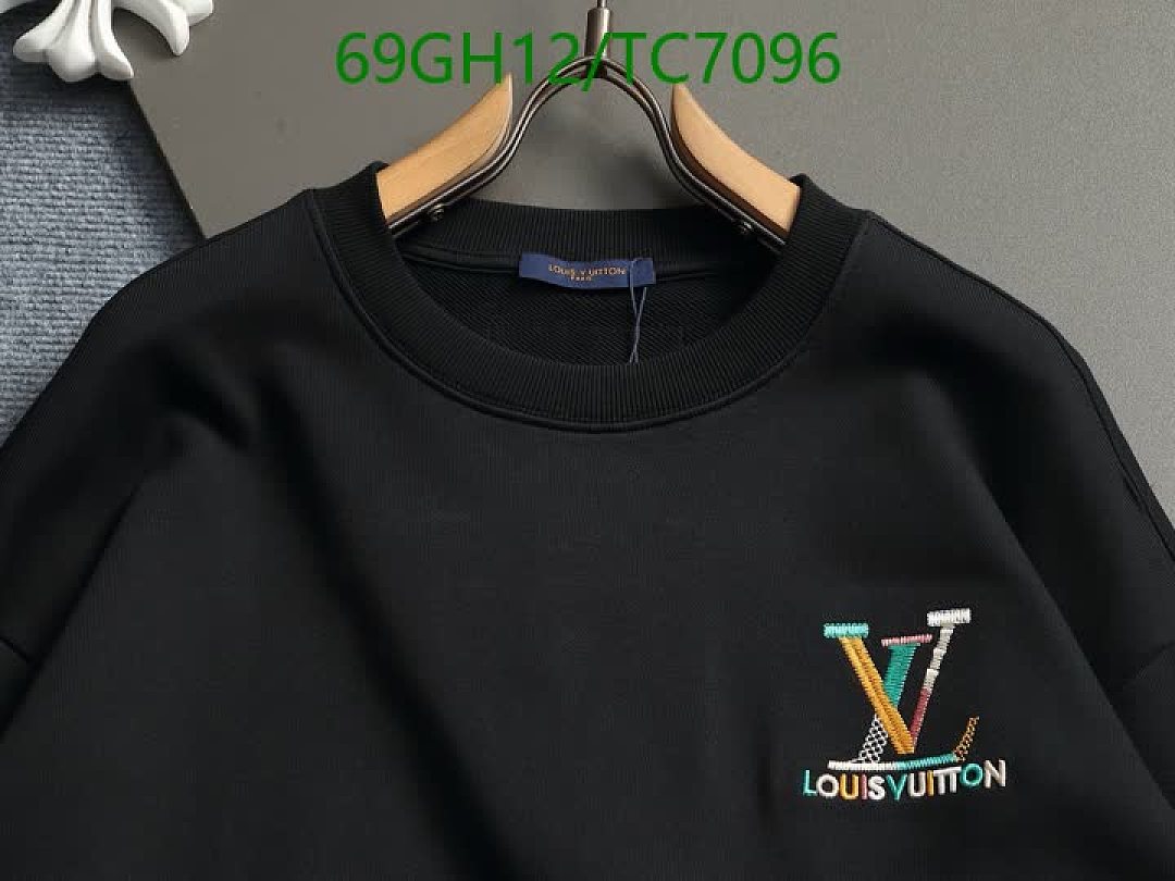 LV-Clothing Code: TC7096 $: 69USD