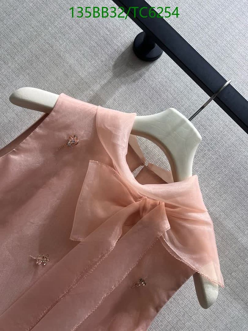 LV-Clothing Code: TC6254 $: 135USD