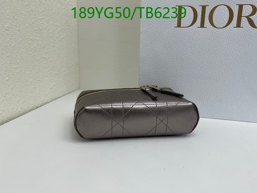 Dior-Bags(5A) Code: TB6239 $: 189USD