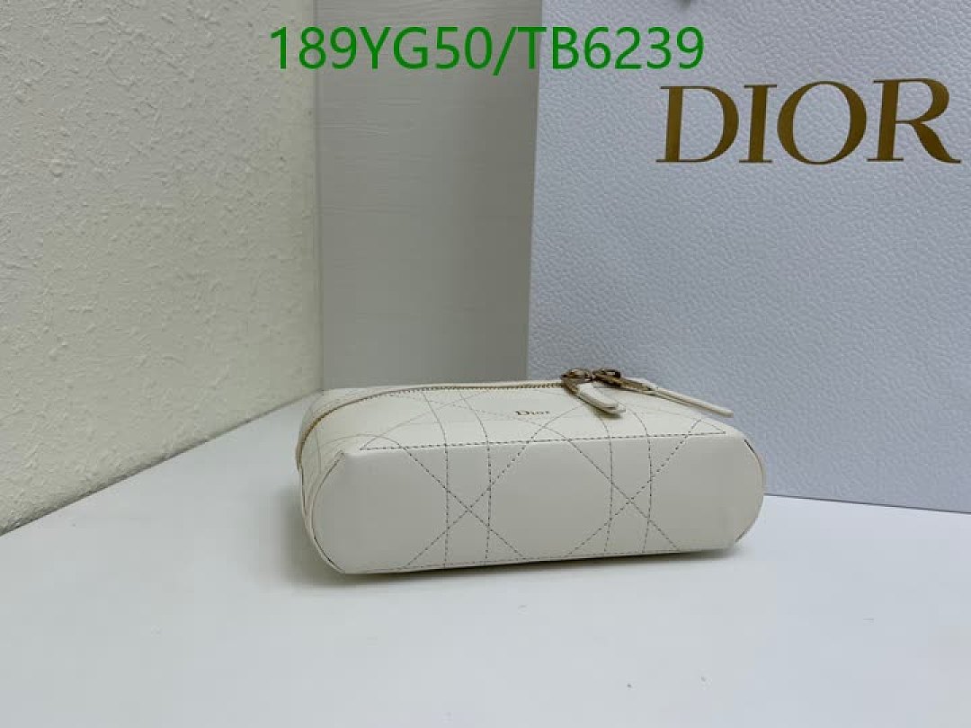 Dior-Bags(5A) Code: TB6239 $: 189USD