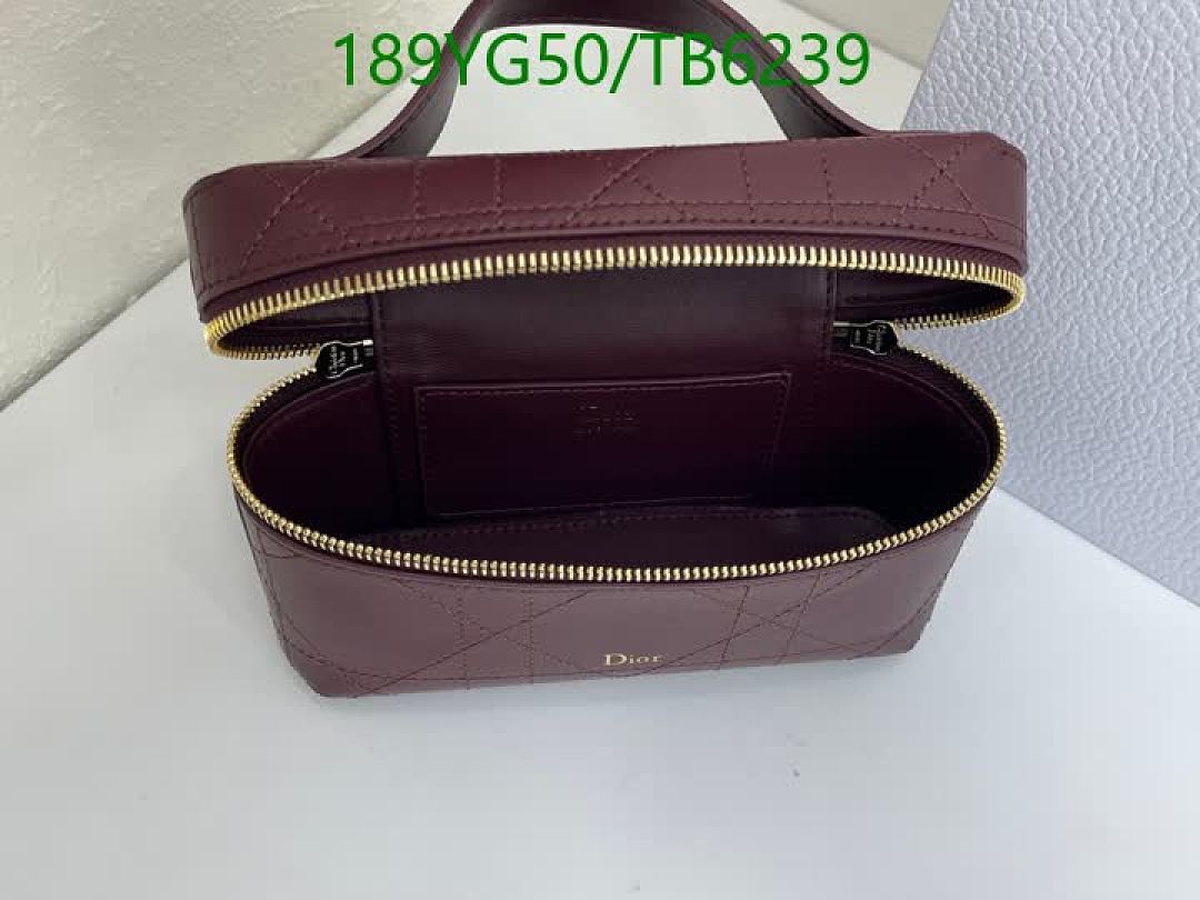 Dior-Bags(5A) Code: TB6239 $: 189USD
