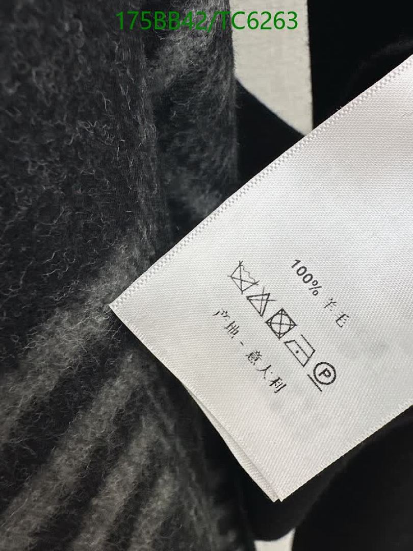 LV-Clothing Code: TC6263 $: 175USD