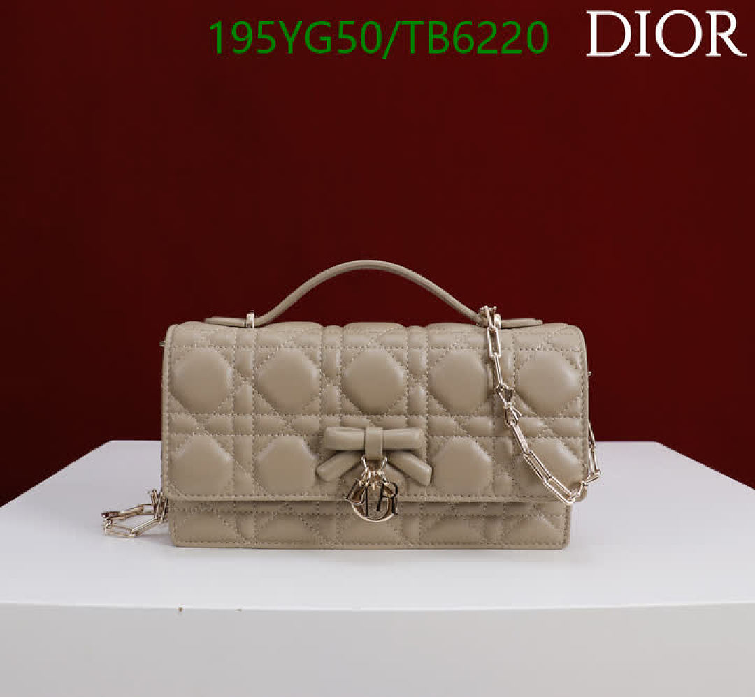 Dior-Bags(5A) Code: TB6220 $: 195USD