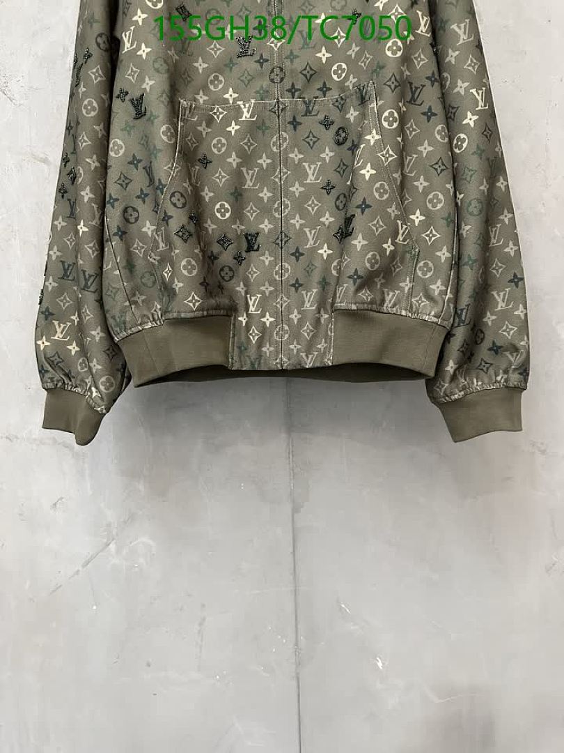 LV-Clothing Code: TC7050 $: 155USD