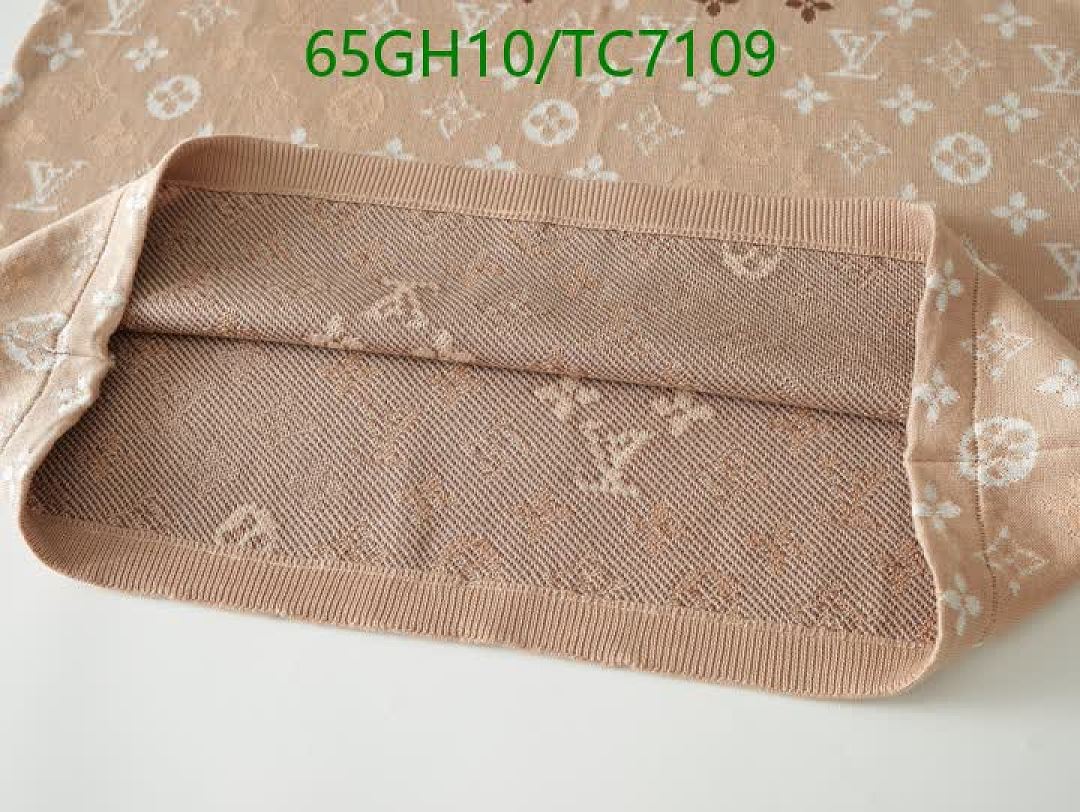 LV-Clothing Code: TC7109 $: 65USD