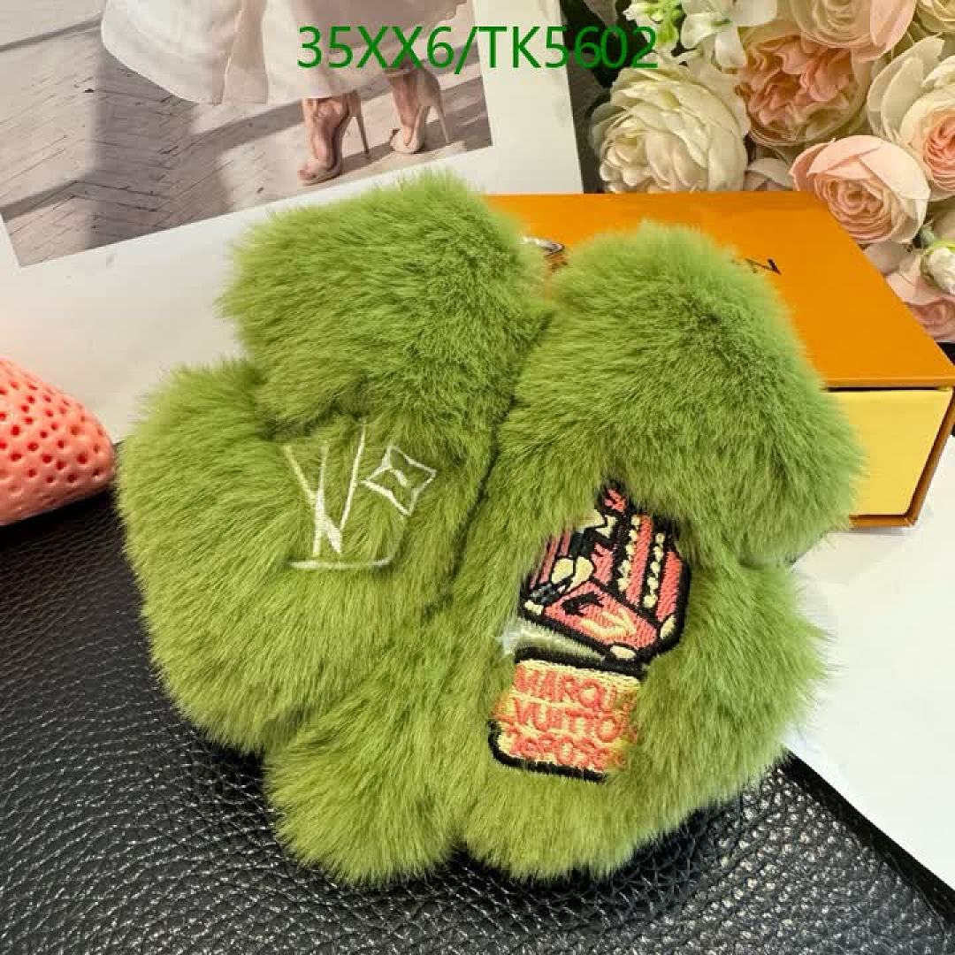 LV-Keychains & Bag Charms Code: TK5602 $: 35USD