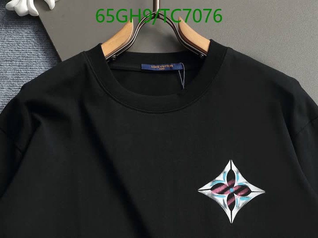 LV-Clothing Code: TC7076 $: 65USD
