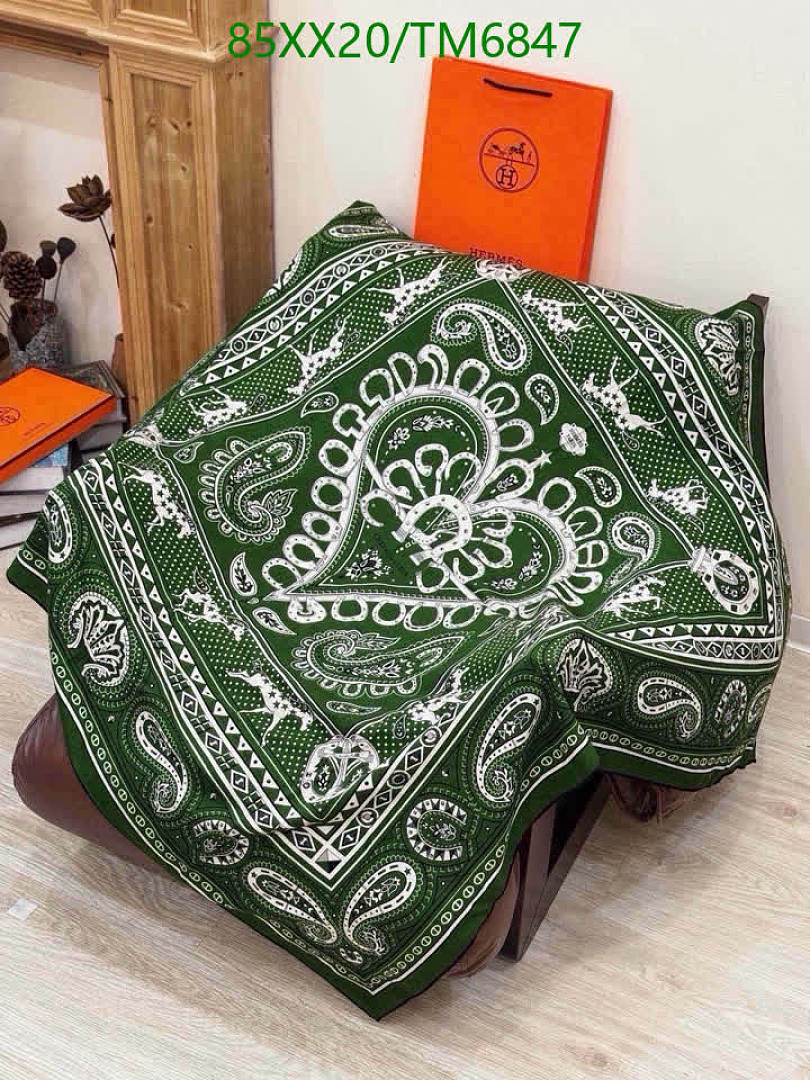 Hermes-Scarves Code: TM6847 $: 85USD