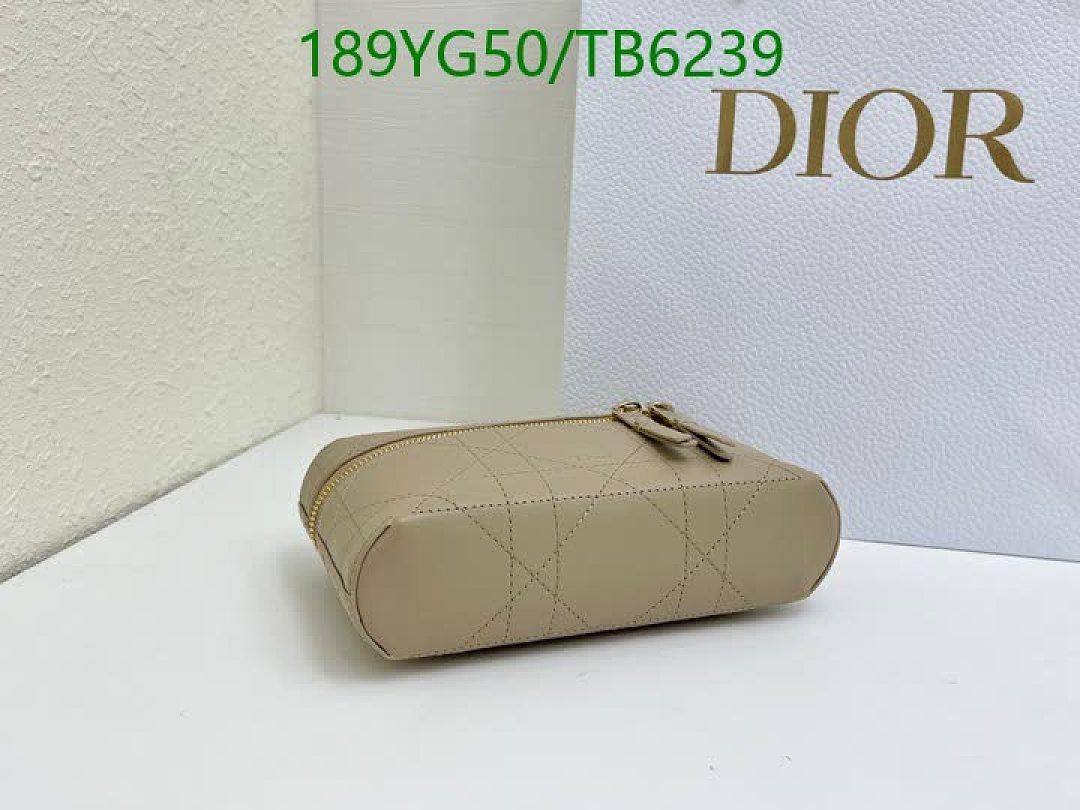 Dior-Bags(5A) Code: TB6239 $: 189USD