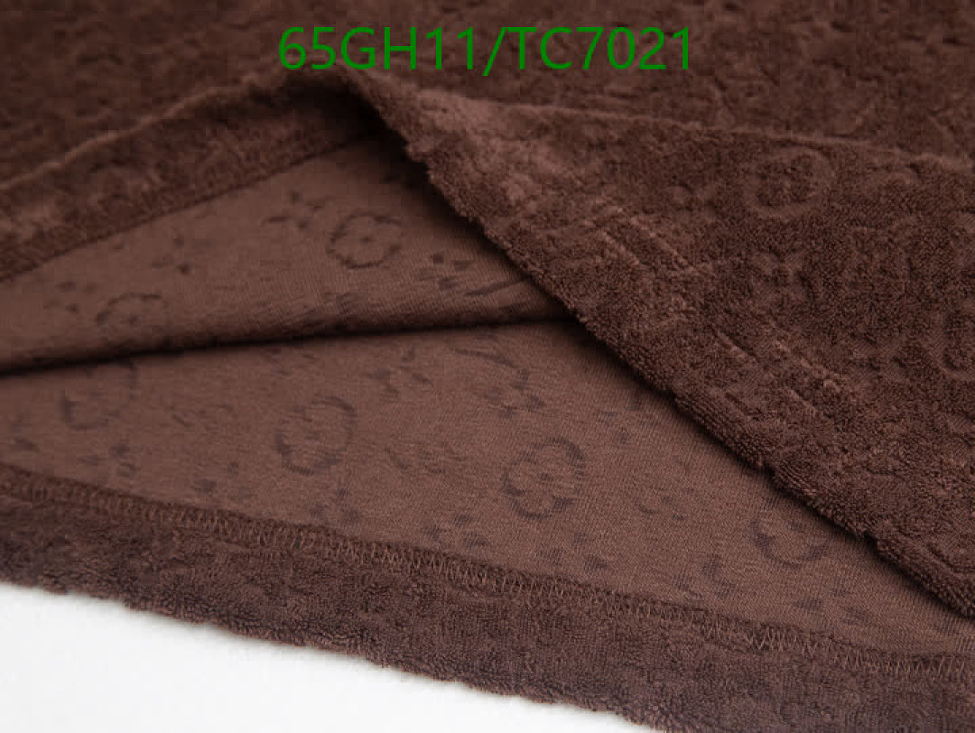 LV-Clothing Code: TC7021 $: 65USD