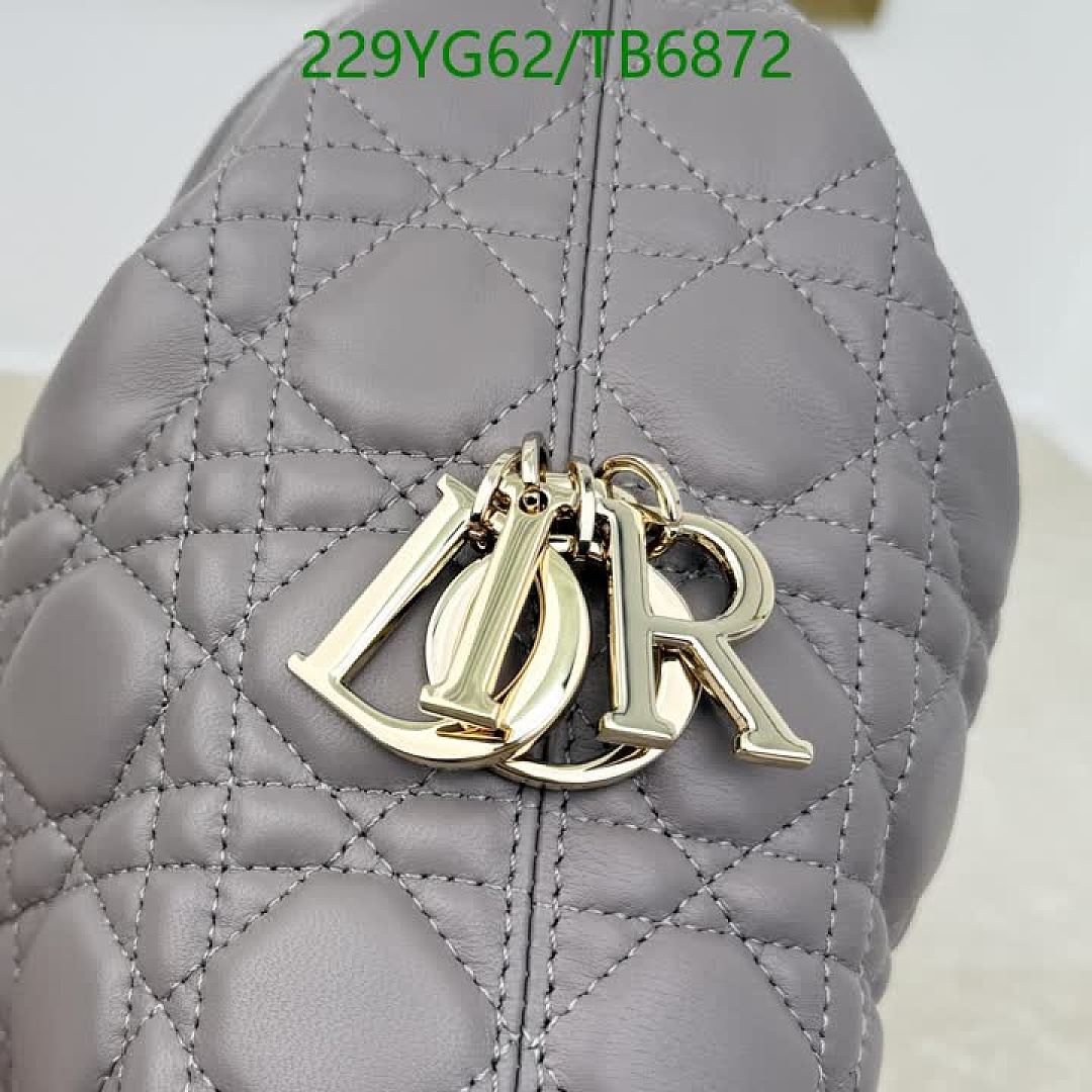 Dior-Bags(5A) Code: TB6872 $: 229USD
