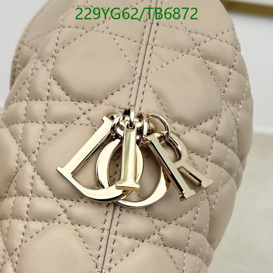 Dior-Bags(5A) Code: TB6872 $: 229USD