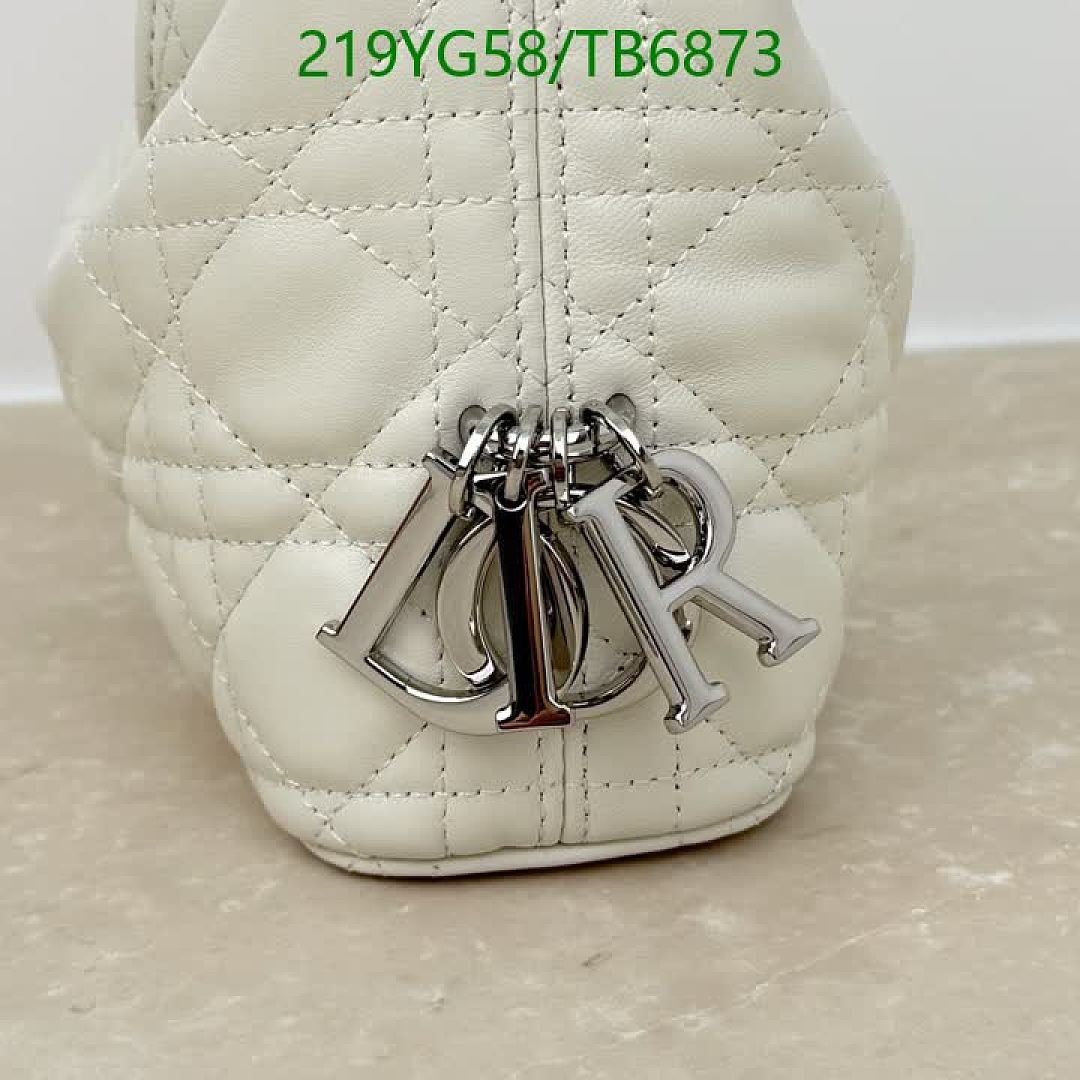 Dior-Bags(5A) Code: TB6873 $: 219USD