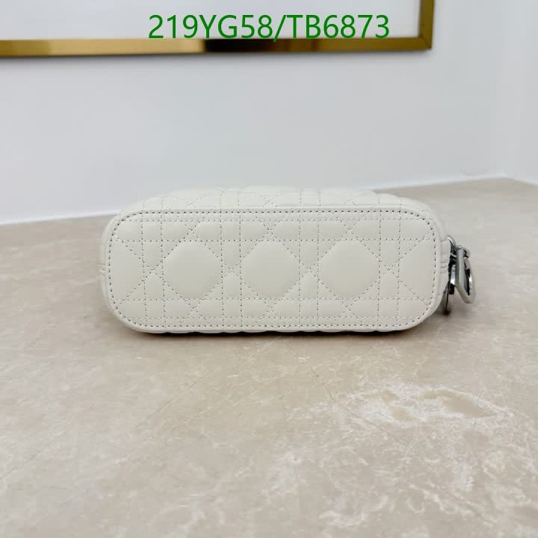 Dior-Bags(5A) Code: TB6873 $: 219USD