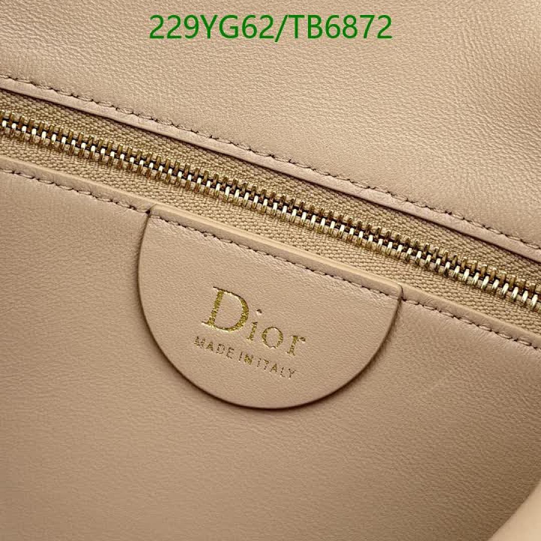 Dior-Bags(5A) Code: TB6872 $: 229USD
