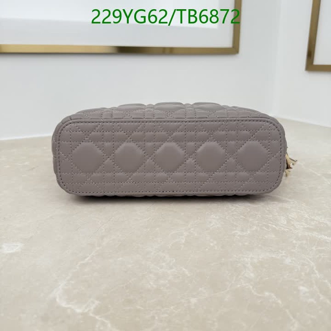 Dior-Bags(5A) Code: TB6872 $: 229USD