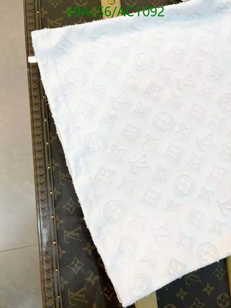 LV-Clothing(Kids) Code: AC1092 $: 49USD
