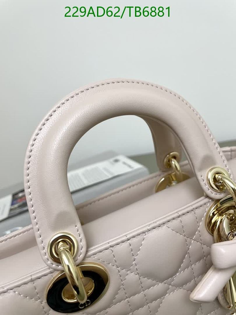 Dior-Bags(5A) Code: TB6881 $: 229USD